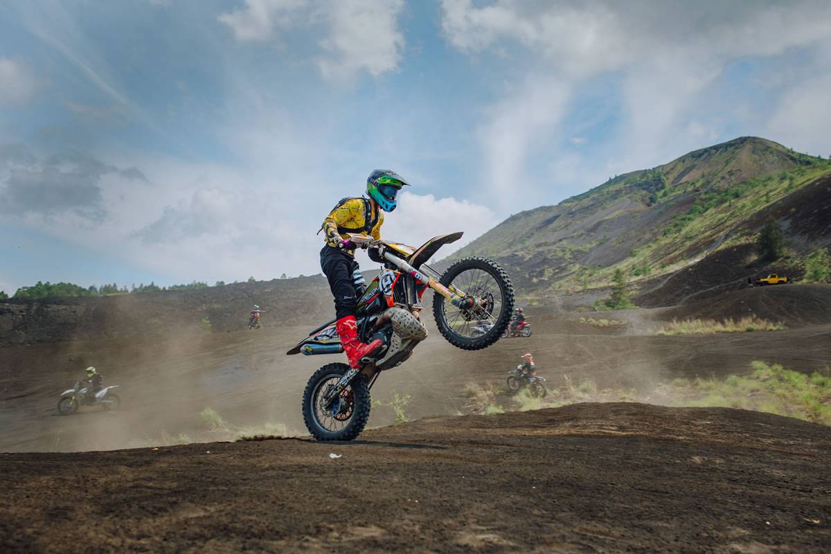 NP 96 black lava baligoenduro